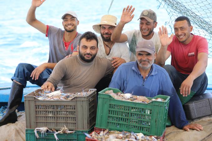  Fishermen in the net  of shared knowledge  